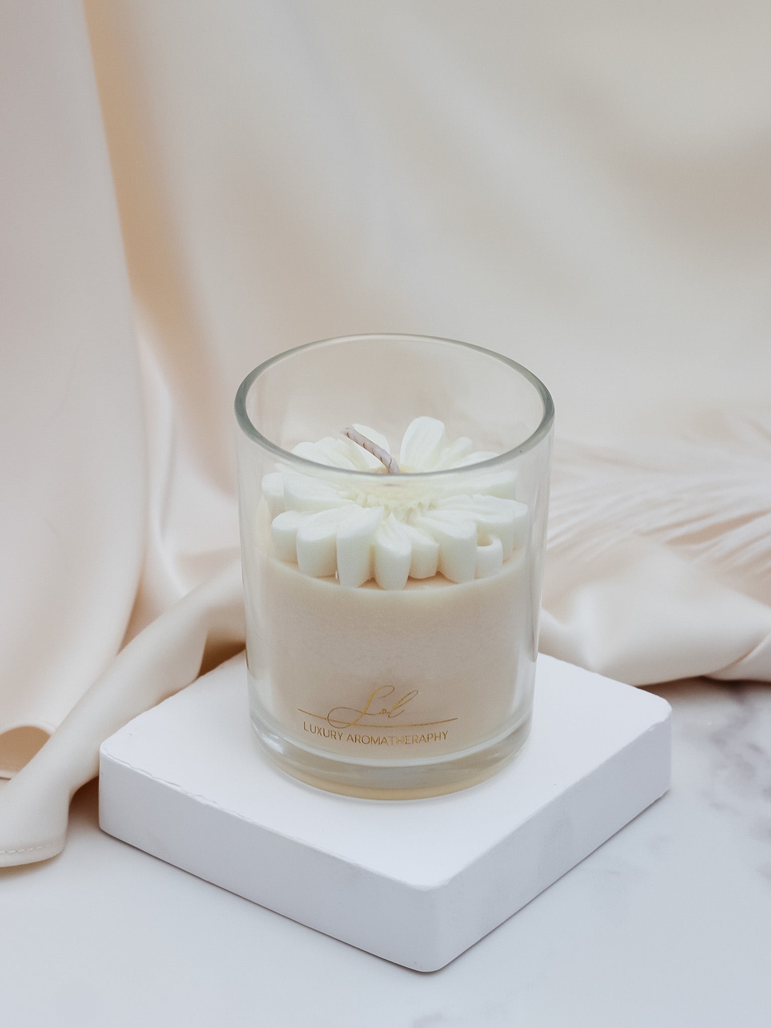 beigetalldaisycandle1-2.jpg