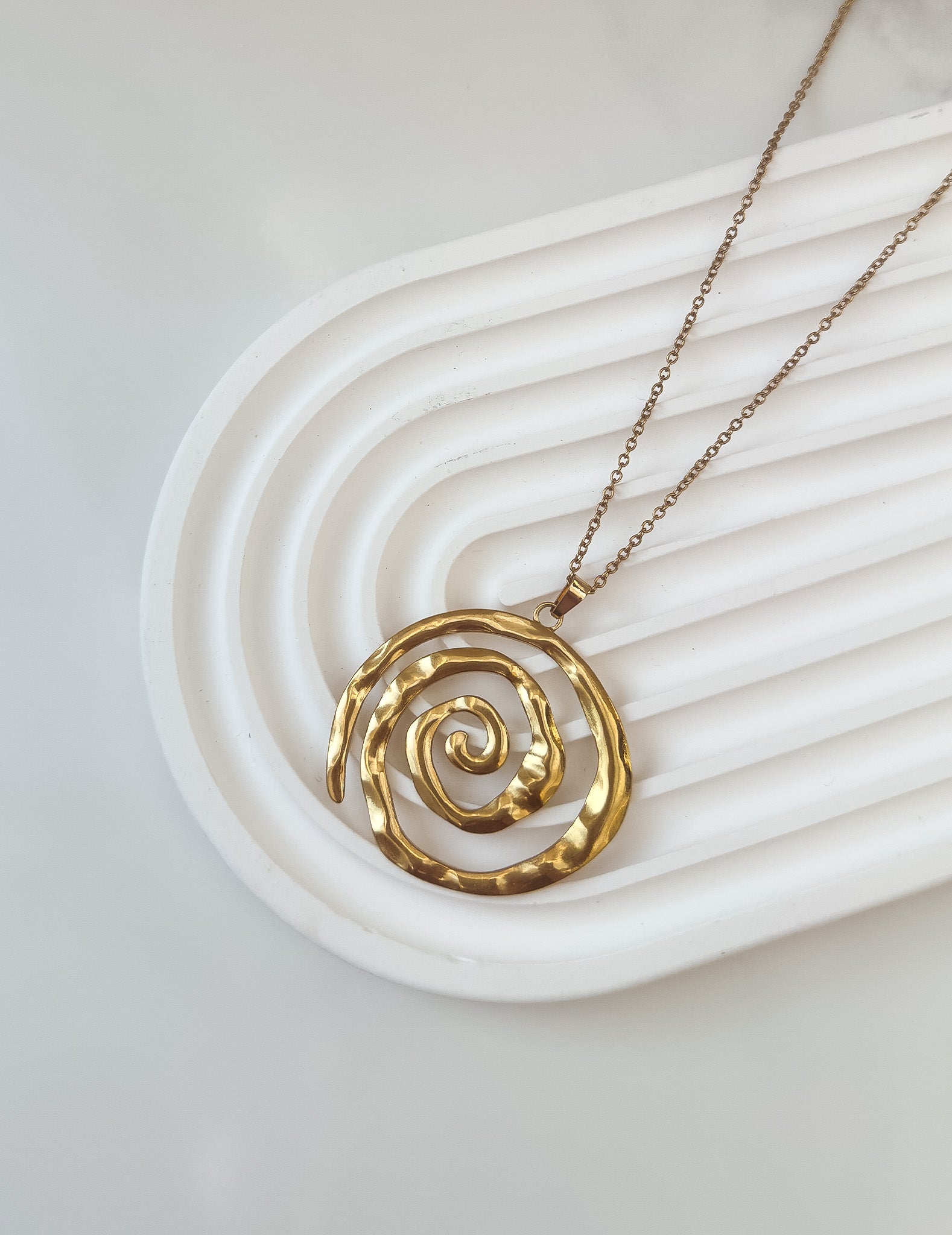 swirlnecklace1.jpg